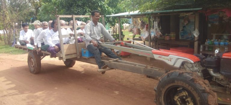PHOTO 9 PROJECTS – HAND HELD TRACTOR TRANSPORTING PEOPLE PHOTO 9 PROJECTS - HAND HELD TRACTOR TRANSPORTING PEOPLE